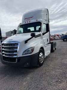 FREIGHTLINER CASCADIA JT3684